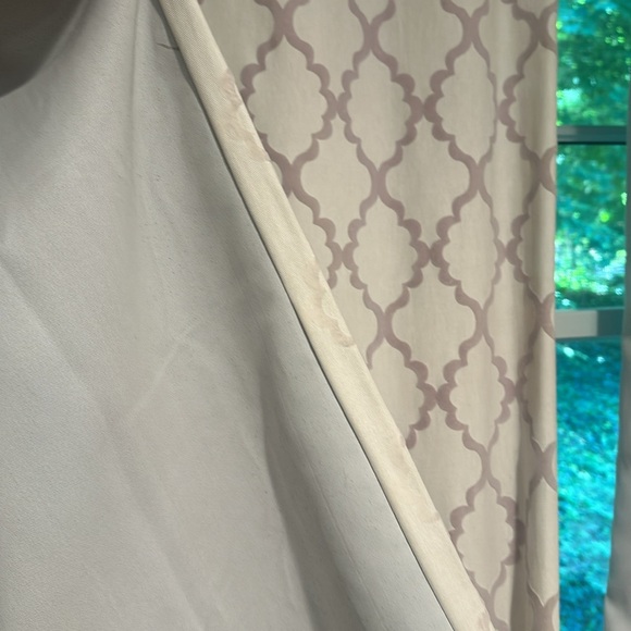 Purple and white curtains - Picture 4 of 4